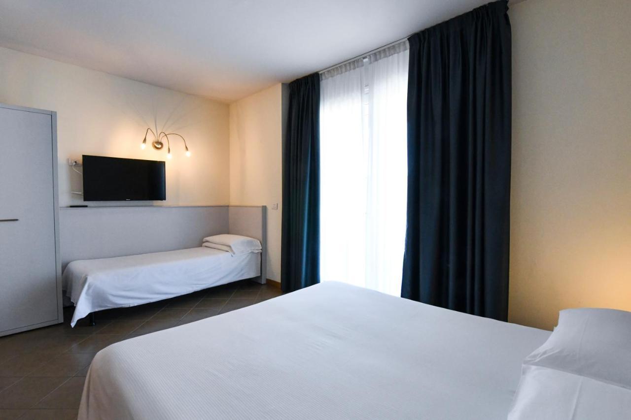 One-Bedroom Apartment with Terrace,1419029604:JPEG